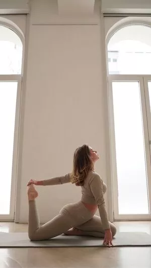 Bilochka ASMR / belochka_real nude photo #0027