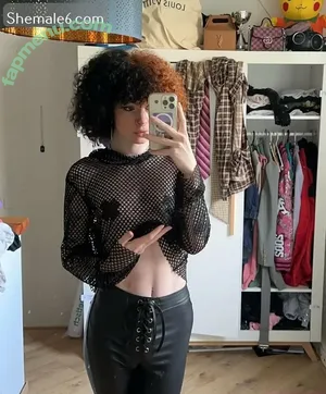 bitwink18 / ZoeLaGoblina nude photo #0610