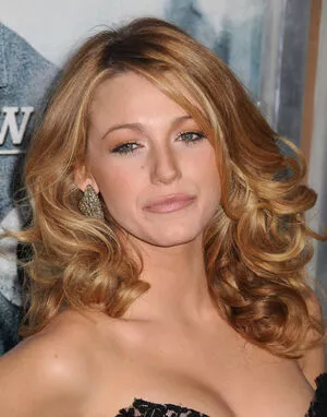 Blake Lively / blakelively nude photo #0323