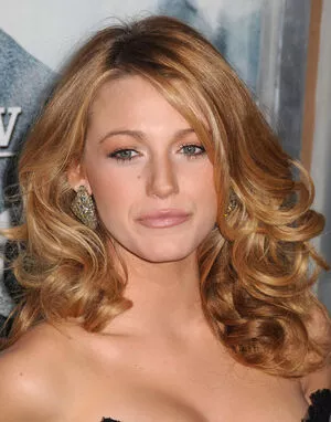 Blake Lively / blakelively nude photo #0327