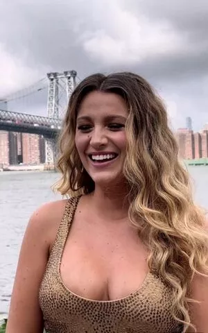 Blake Lively / blakelively nude photo #0634