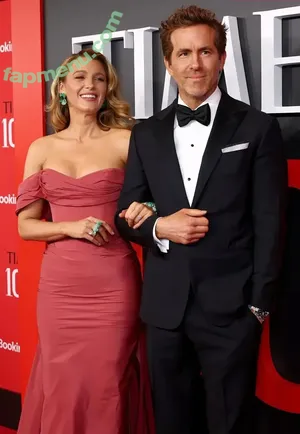 Blake Lively / blakelively nude photo #1286