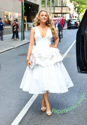 Blake Lively / blakelively nude photo #1396