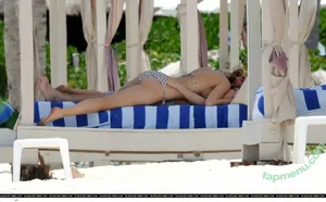 Blake Lively / blakelively nude photo #1494