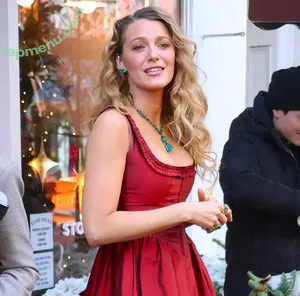 Blake Lively / BlakeLivelyOfficial / blakelively nude photo #1562