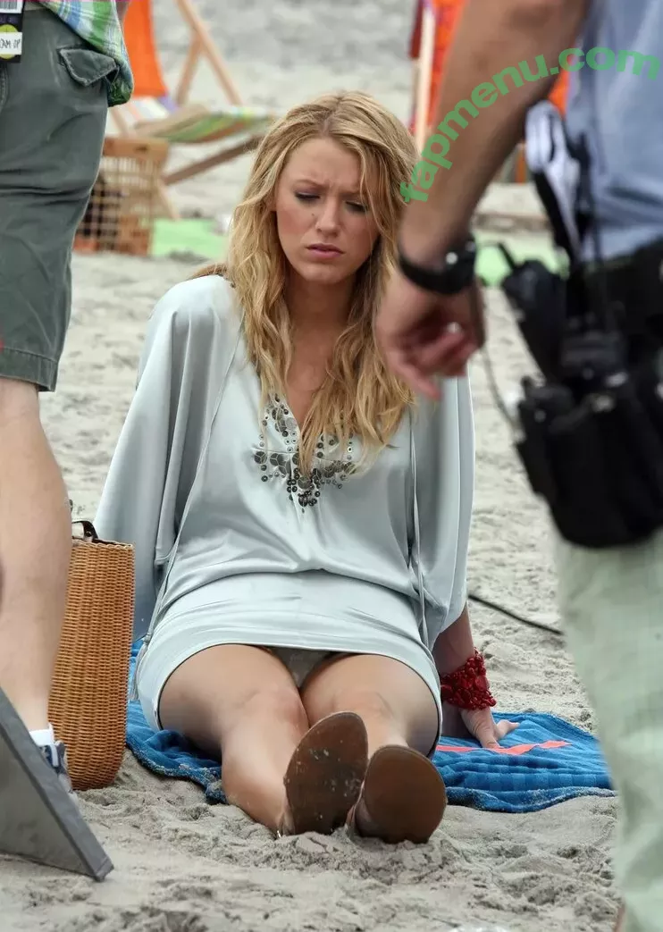 Blake Lively nude photo #1040 (blakelively)