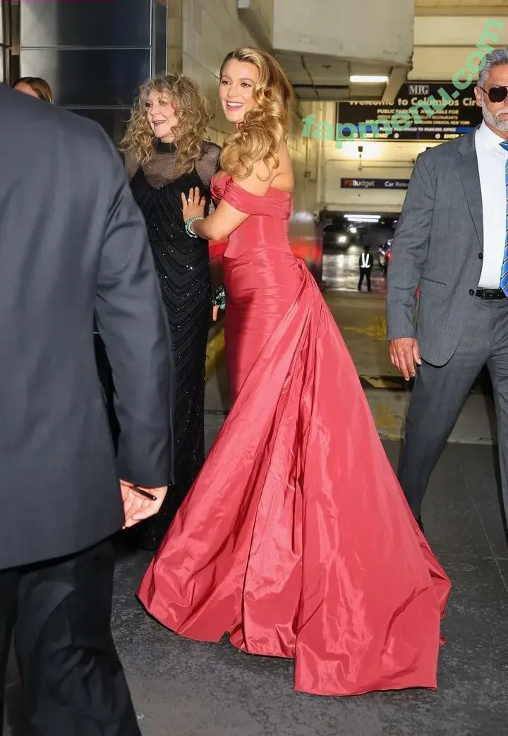 Blake Lively nude photo #1291 (blakelively)