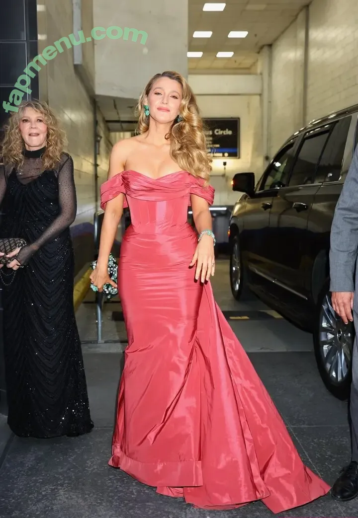 Blake Lively nude photo #1292 (blakelively)