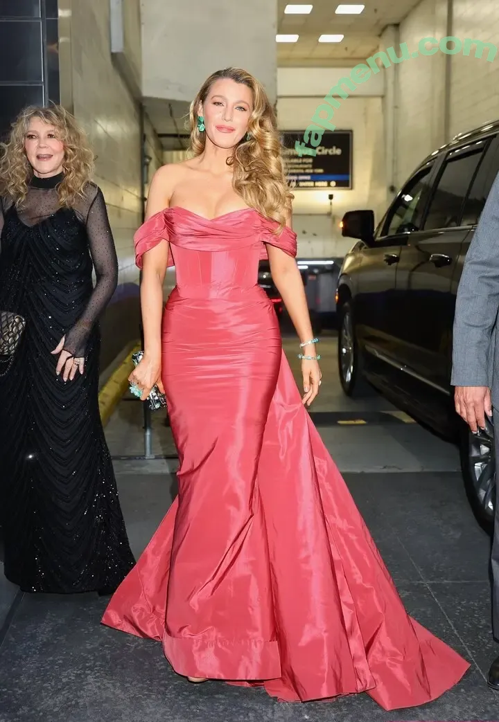 Blake Lively nude photo #1293 (blakelively)