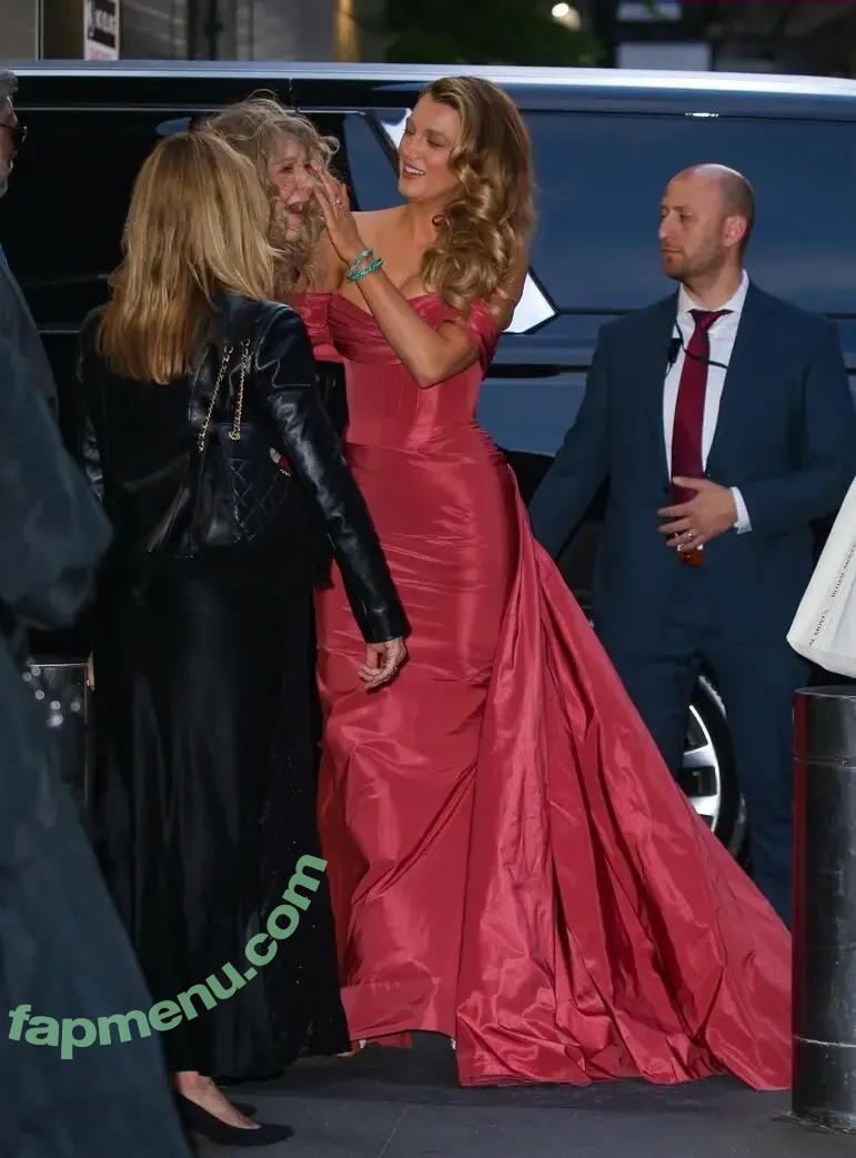 Blake Lively nude photo #1299 (blakelively)