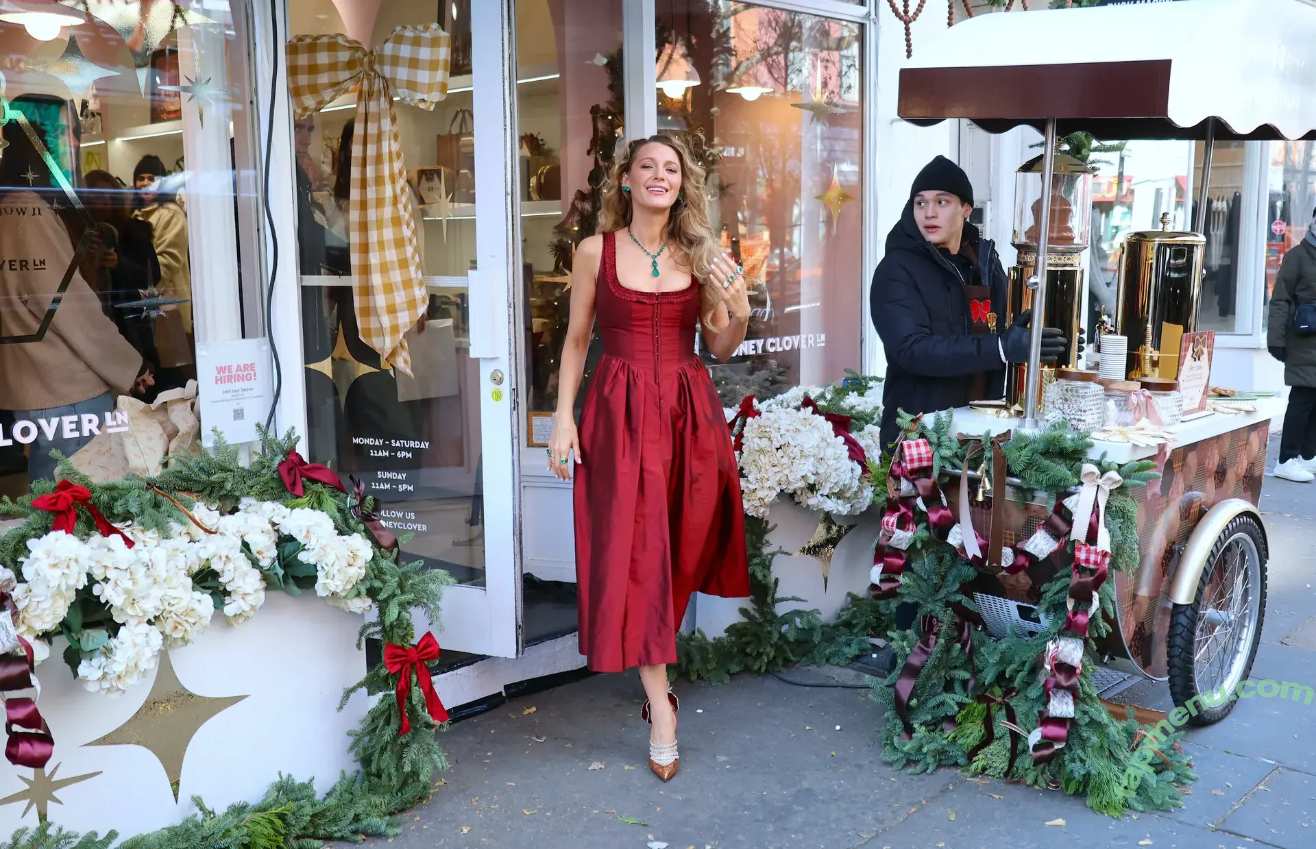 Blake Lively nude photo #1557 (BlakeLivelyOfficial / blakelively)