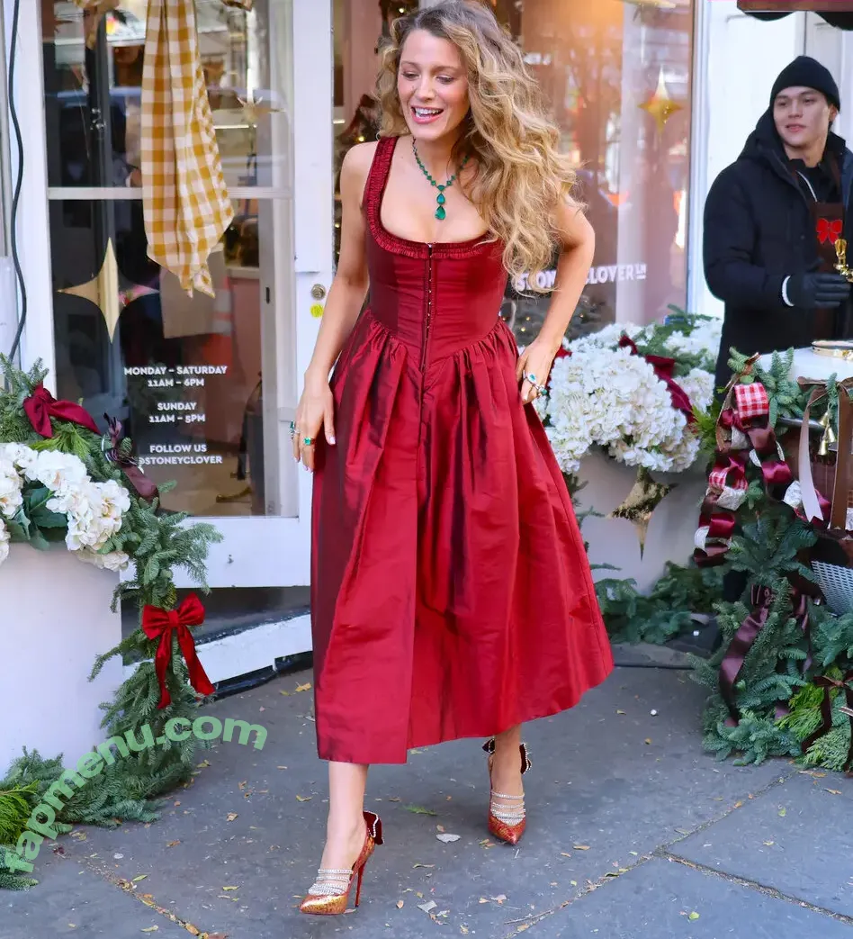 Blake Lively nude photo #1561 (BlakeLivelyOfficial / blakelively)