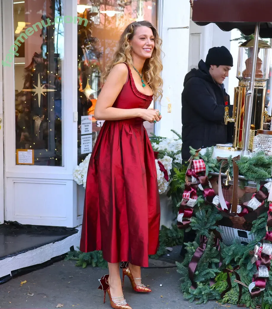 Blake Lively nude photo #1566 (BlakeLivelyOfficial / blakelively)