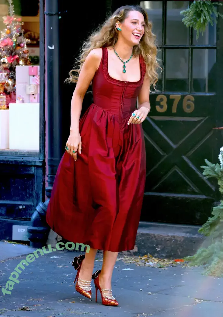 Blake Lively nude photo #1573 (BlakeLivelyOfficial / blakelively)