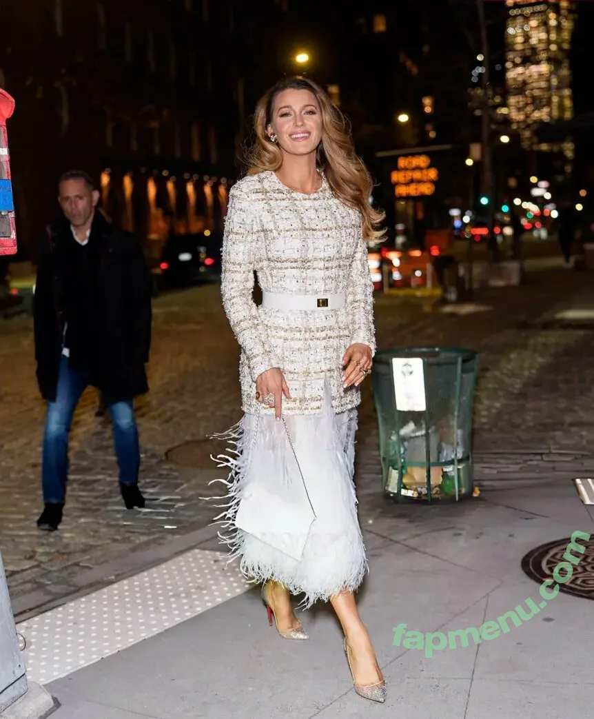 Blake Lively nude photo #1579 (BlakeLivelyOfficial / blakelively)