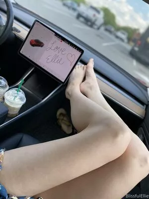 blissfulellie / Ellie Burns / EllieBlissful nude photo #0158