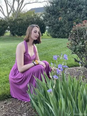 blissfulellie / Ellie Burns / EllieBlissful nude photo #0217