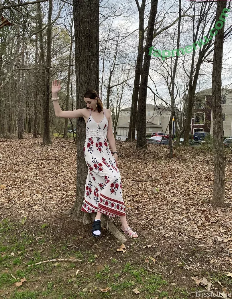 blissfulellie nude photo #0012 (Ellie Burns / EllieBlissful)