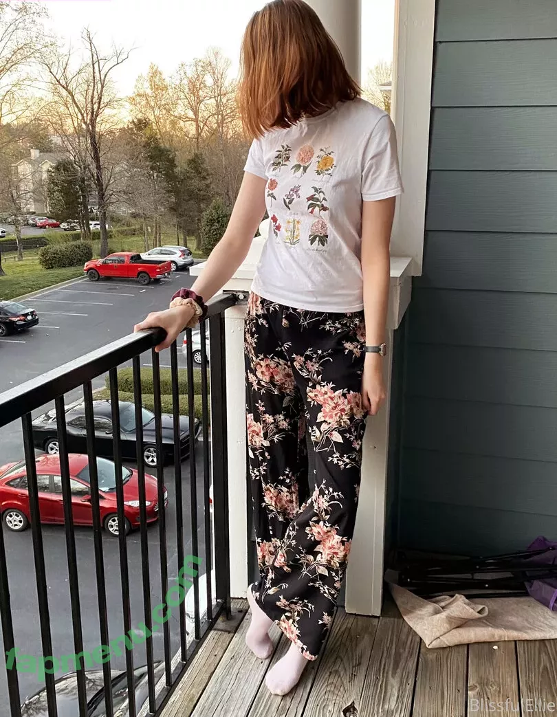 blissfulellie nude photo #0030 (Ellie Burns / EllieBlissful)