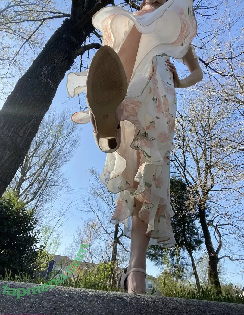 blissfulellie nude photo #0050 (Ellie Burns / EllieBlissful)