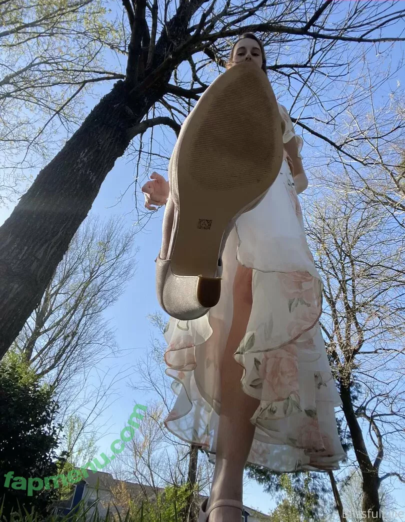 blissfulellie nude photo #0051 (Ellie Burns / EllieBlissful)