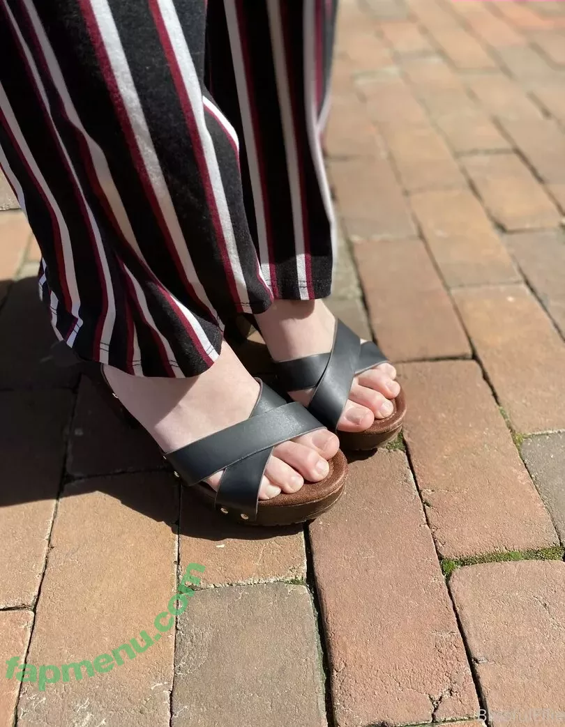 blissfulellie nude photo #0068 (Ellie Burns / EllieBlissful)