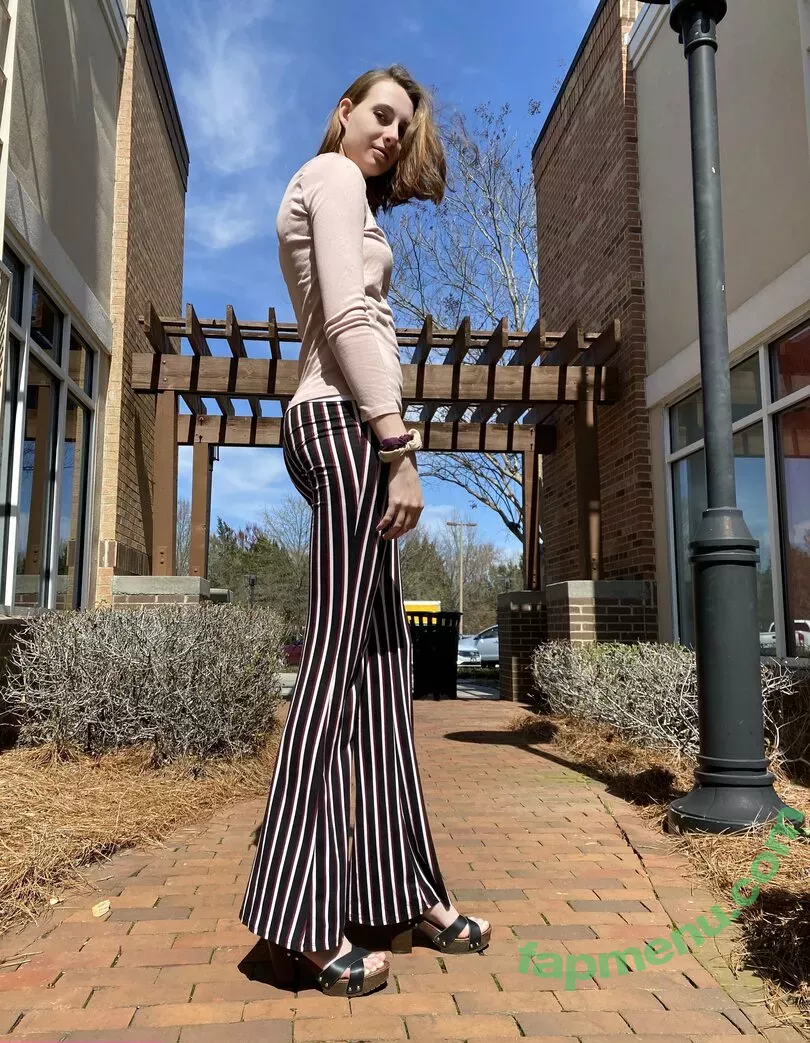 blissfulellie nude photo #0071 (Ellie Burns / EllieBlissful)