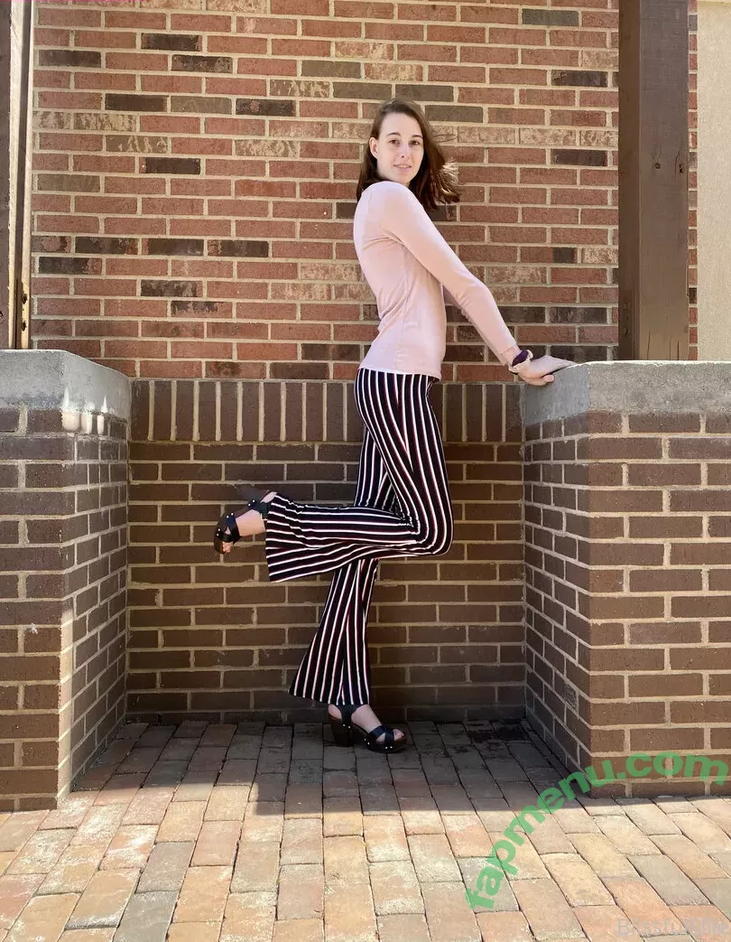 blissfulellie nude photo #0075 (Ellie Burns / EllieBlissful)