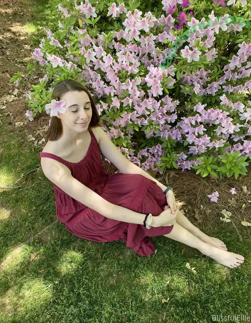 blissfulellie nude photo #0104 (Ellie Burns / EllieBlissful)