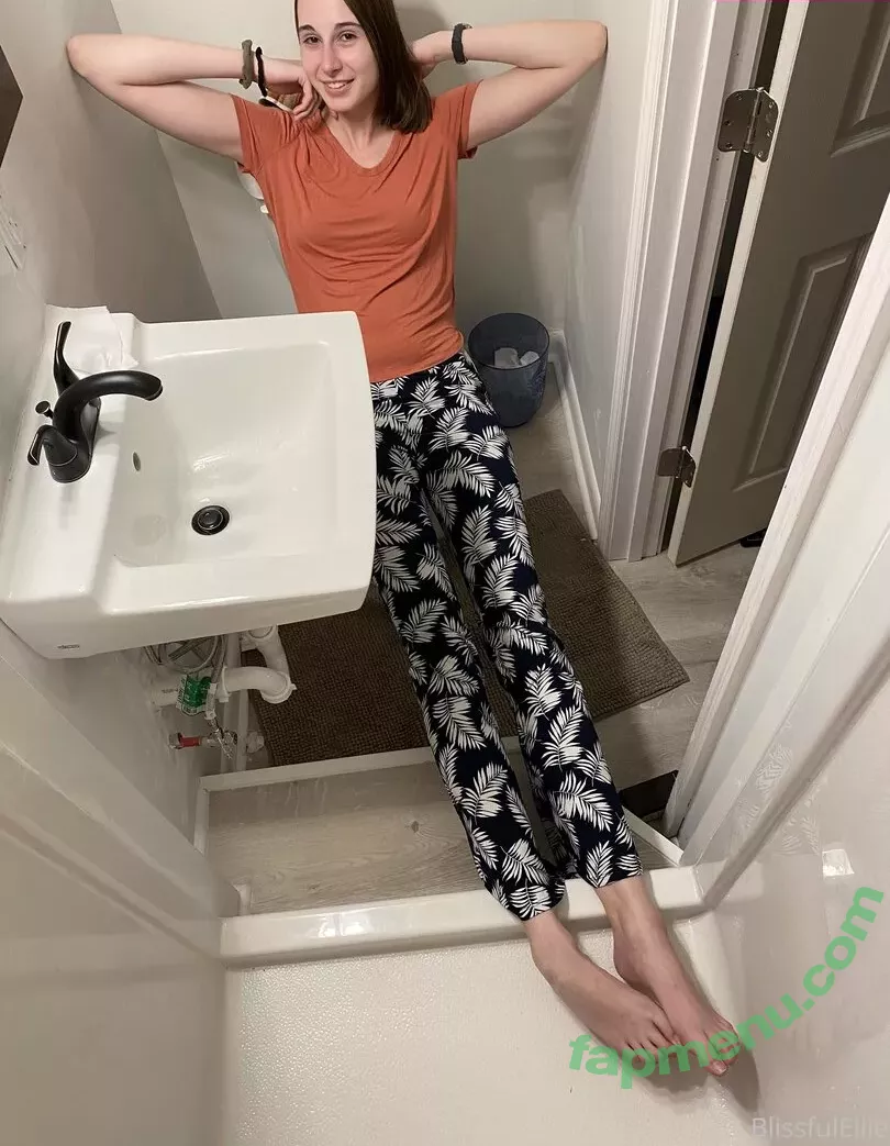 blissfulellie nude photo #0424 (Ellie Burns / EllieBlissful)