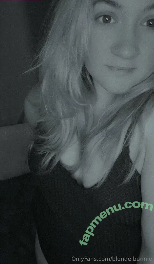 blonde.bunnie nude photo #0008 (xomgitsbunnie)