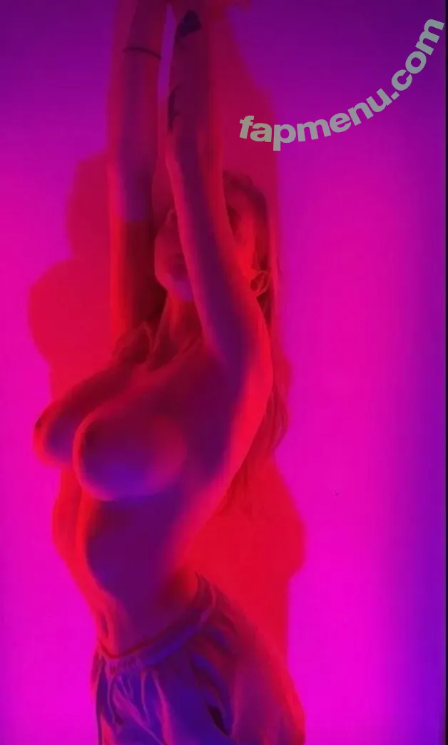 blonde_vivi nude photo #0564 (Blondiii_viviii)