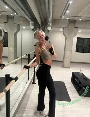 blondeariah / messy.blonde nude photo #0001