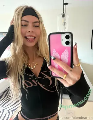 blondeariah / messy.blonde nude photo #0023