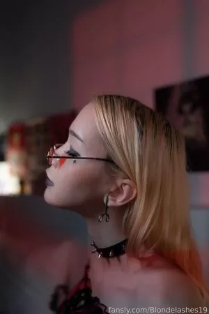 Blondelashes19 / oralstrawberry nude photo #0930
