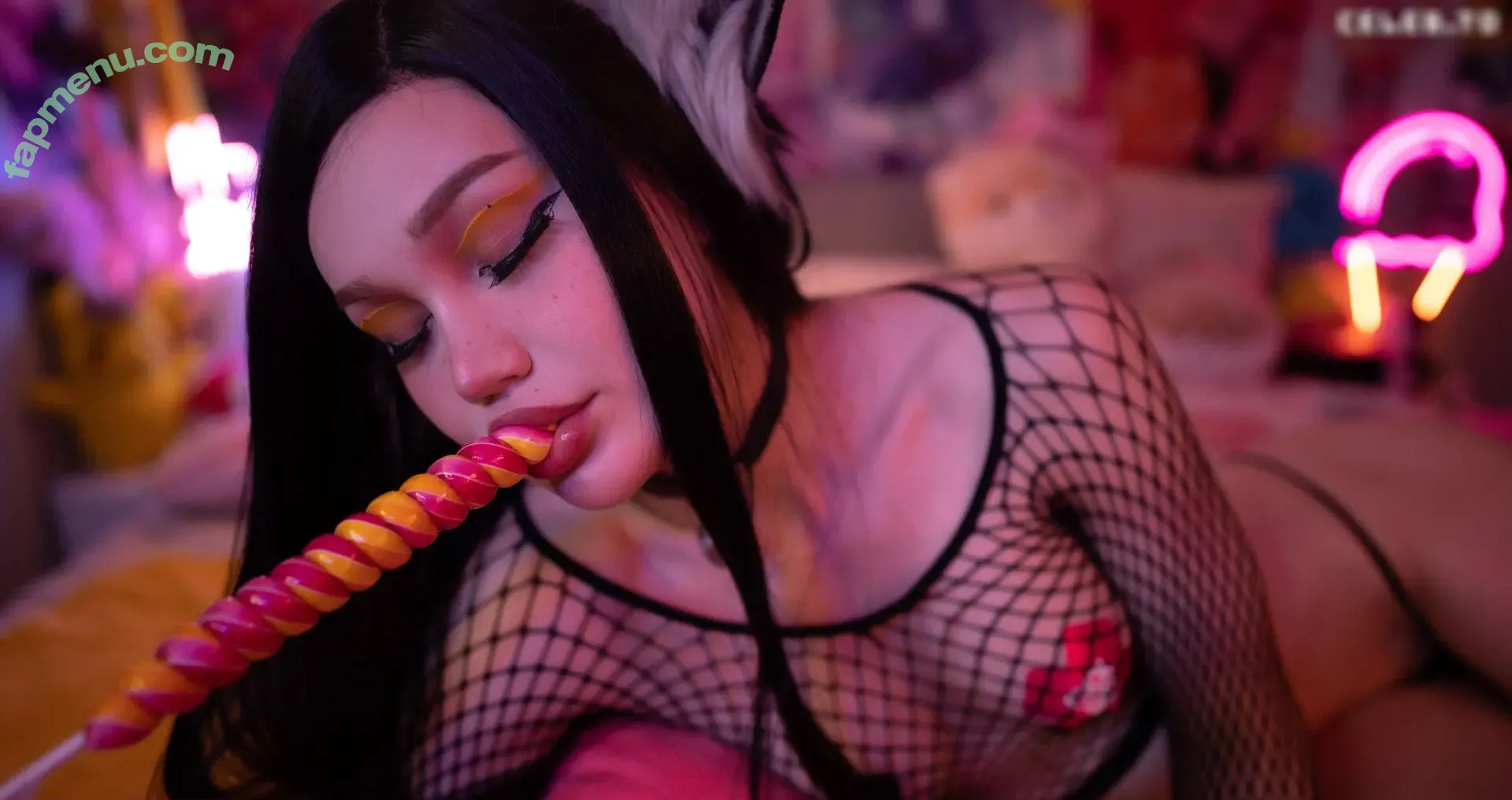 Blondelashes19 nude photo #1194 (oralstrawberry)