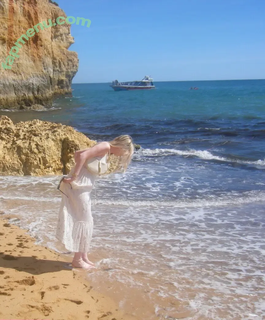Blondepraxis nude photo #0032 (Tilly Middlehurst / tilllllly.y)