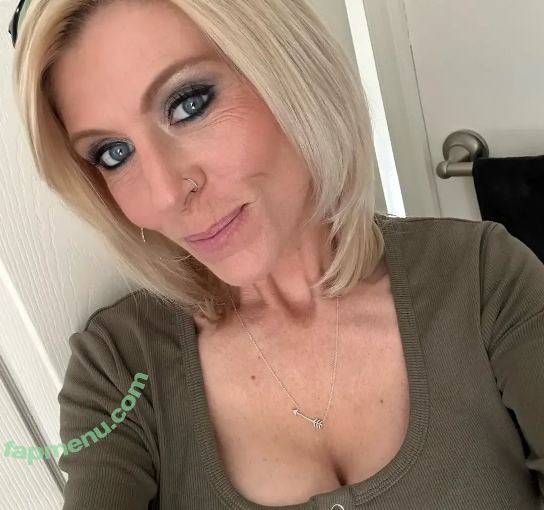 Blondetattooedtrucker nude photo #0002 (Blondetattooedtrucker)