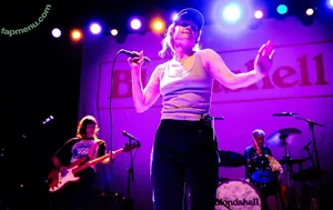 Blondshell / Sabrina Teitelbaum / blondiebombxxx nude photo #0056