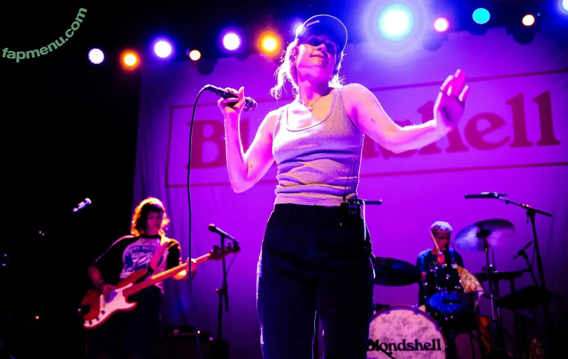 Blondshell nude photo #0056 (Sabrina Teitelbaum / blondiebombxxx)