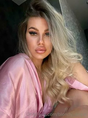 blondy_angel / blondyangel nude photo #0037