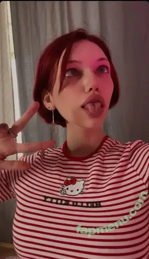 blue_eye_twinkle / lisa_milkis nude photo #0136