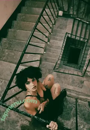 blue_eye_twinkle / lisa_milkis nude photo #0148