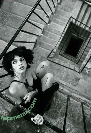 blue_eye_twinkle / lisa_milkis nude photo #0149