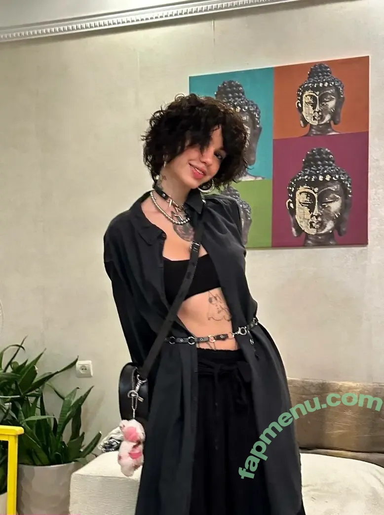 blue_eye_twinkle nude photo #0144 (lisa_milkis)