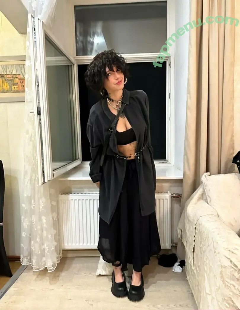 blue_eye_twinkle nude photo #0146 (lisa_milkis)