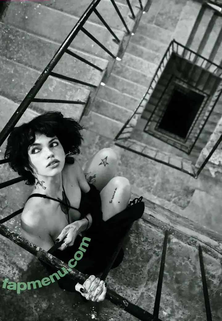 blue_eye_twinkle nude photo #0149 (lisa_milkis)