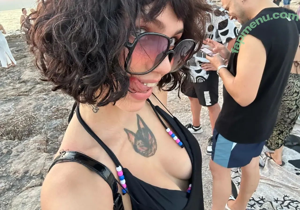 blue_eye_twinkle nude photo #0156 (lisa_milkis)