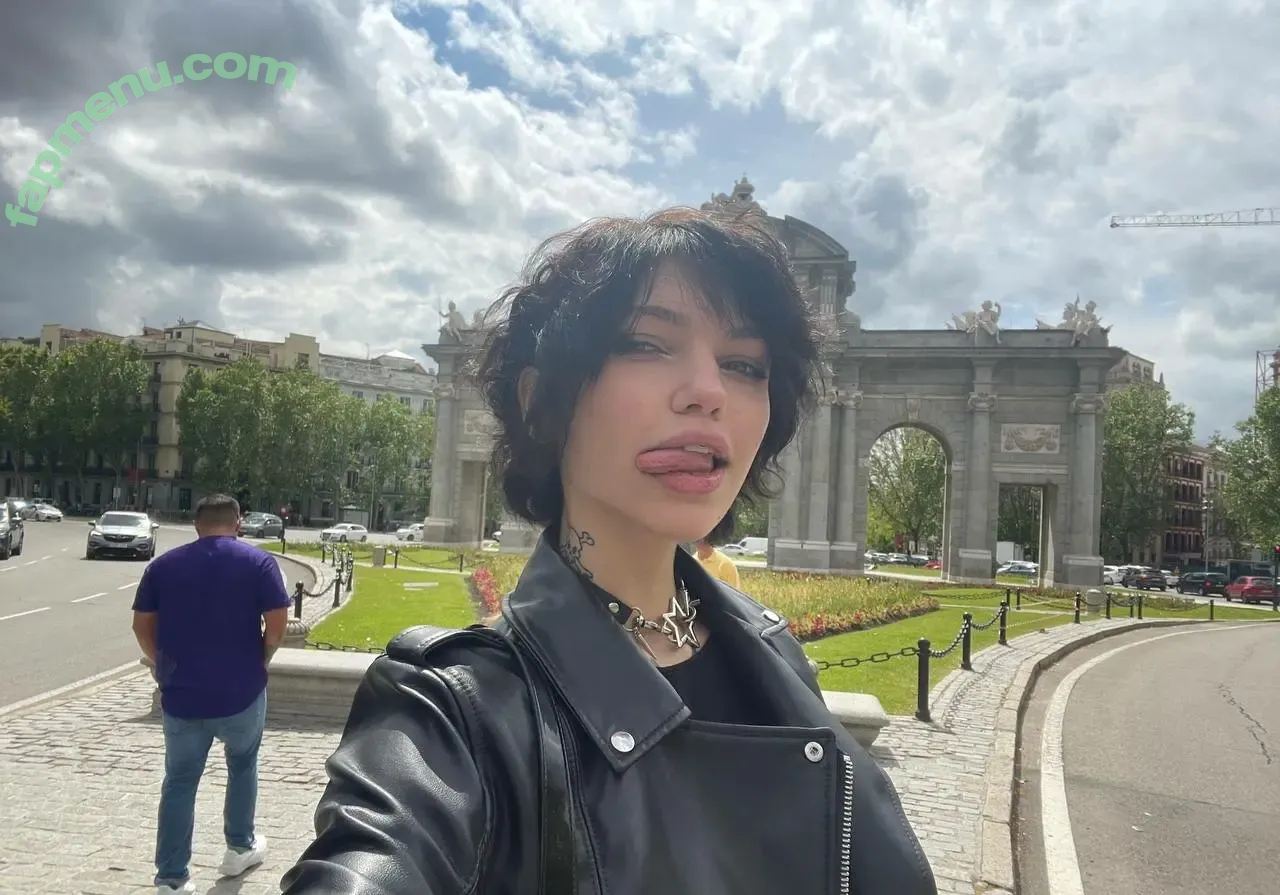 blue_eye_twinkle nude photo #0170 (lisa_milkis)