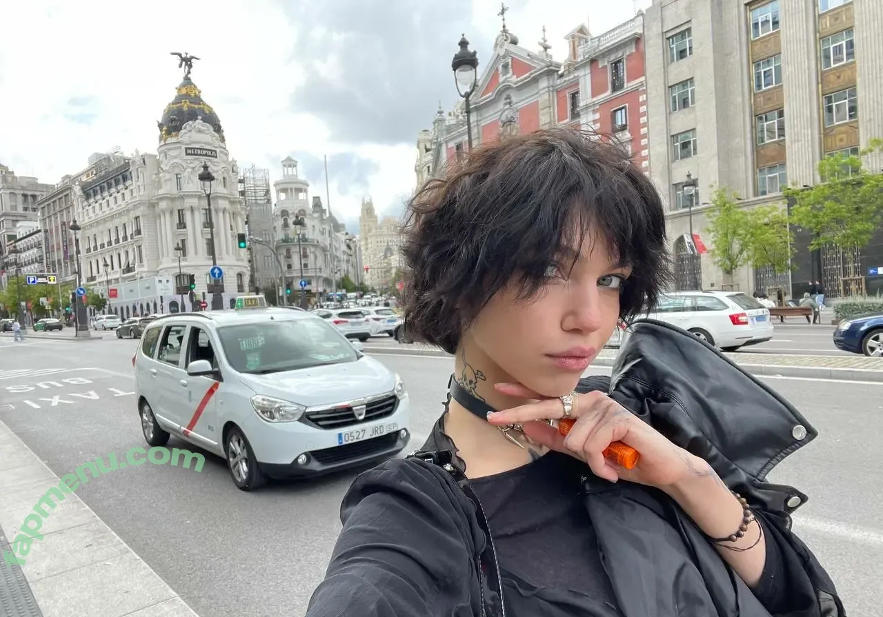 blue_eye_twinkle nude photo #0171 (lisa_milkis)